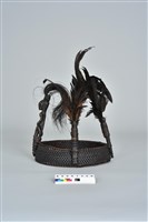 籐編木雕人像羽毛頭飾藏品圖，第6張